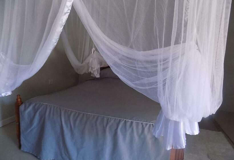 هتل Lubowa Cottages