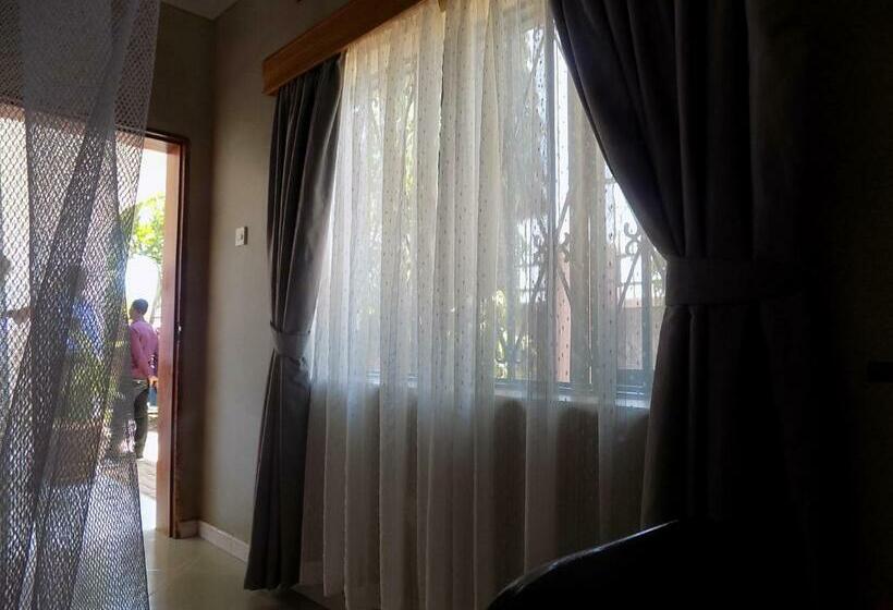 هتل Lubowa Cottages