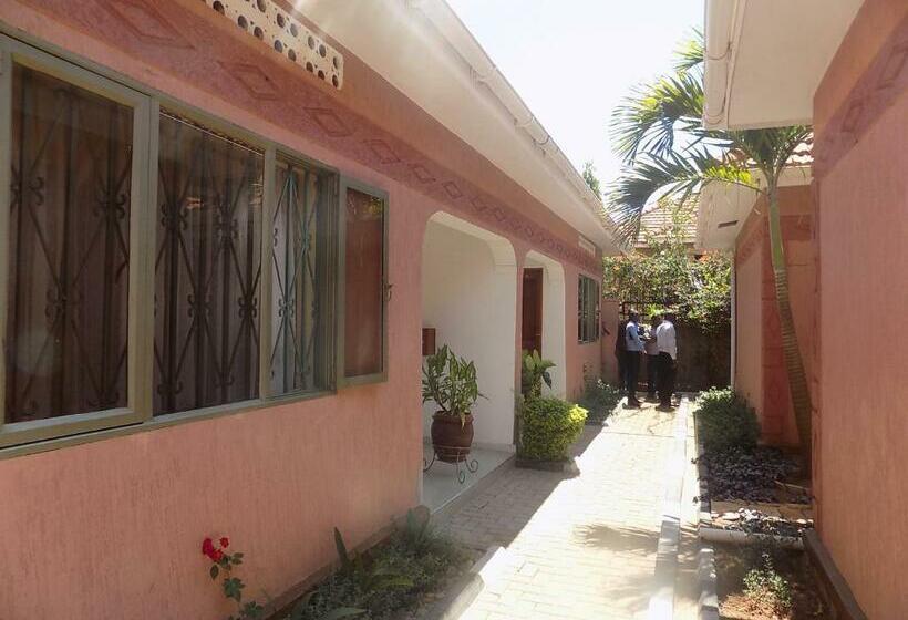 هتل Lubowa Cottages