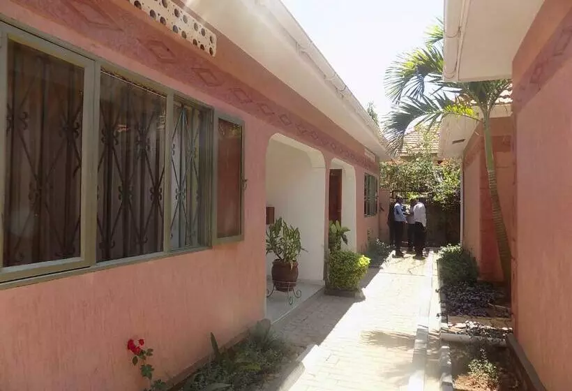 هتل Lubowa Cottages