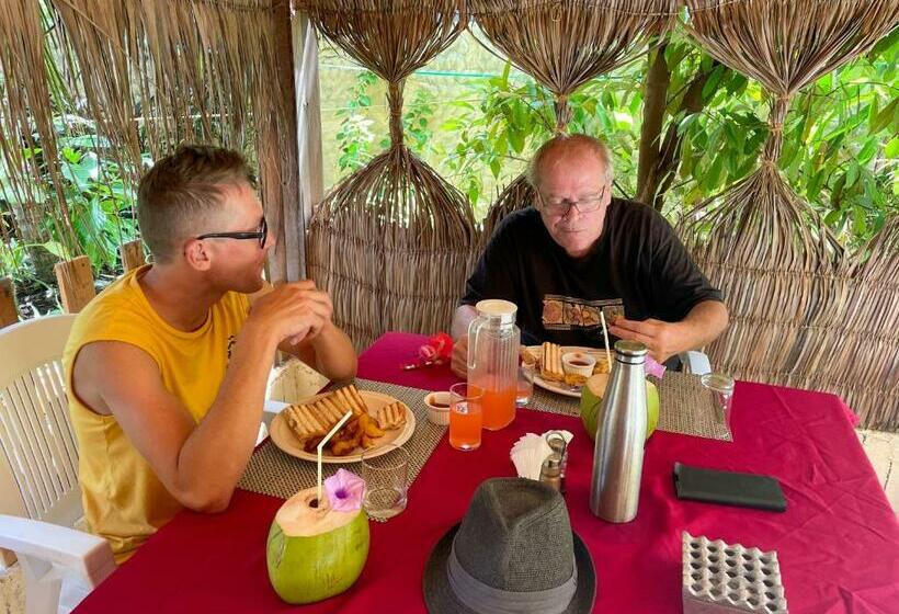 Pensão Mathiveri Thundi Inn