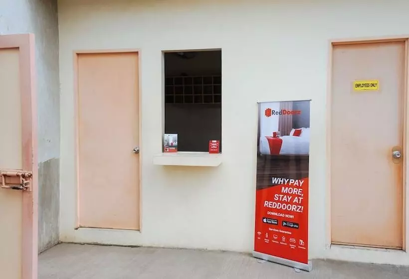 ユースホステル Reddoorz Plus Near Talisay Town Center