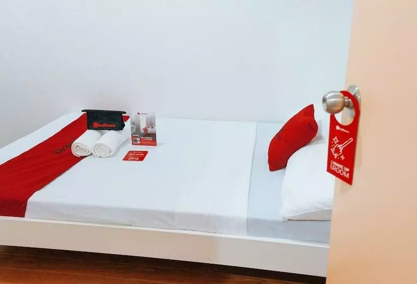 ユースホステル Reddoorz Plus Near Talisay Town Center
