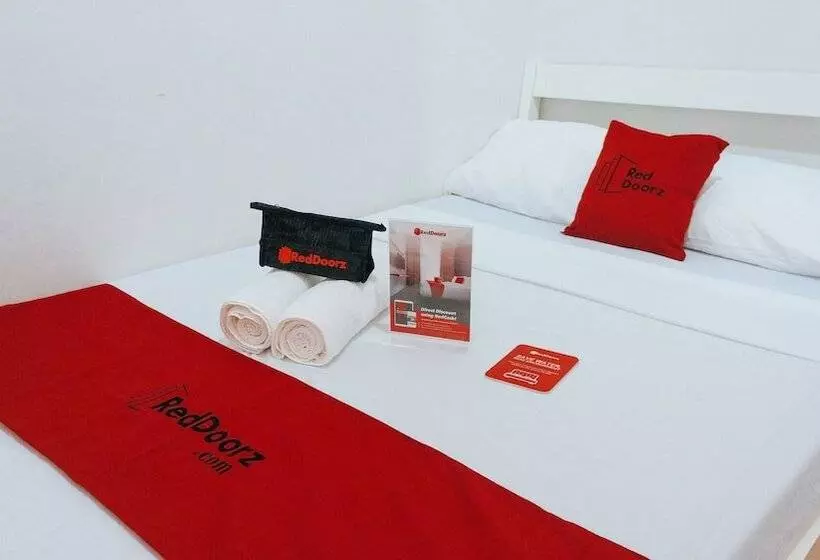 ユースホステル Reddoorz Plus Near Talisay Town Center