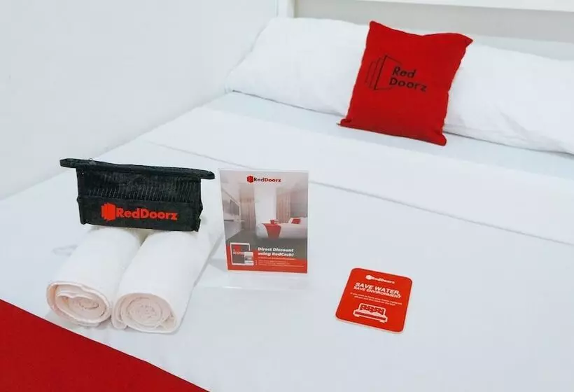 ユースホステル Reddoorz Plus Near Talisay Town Center