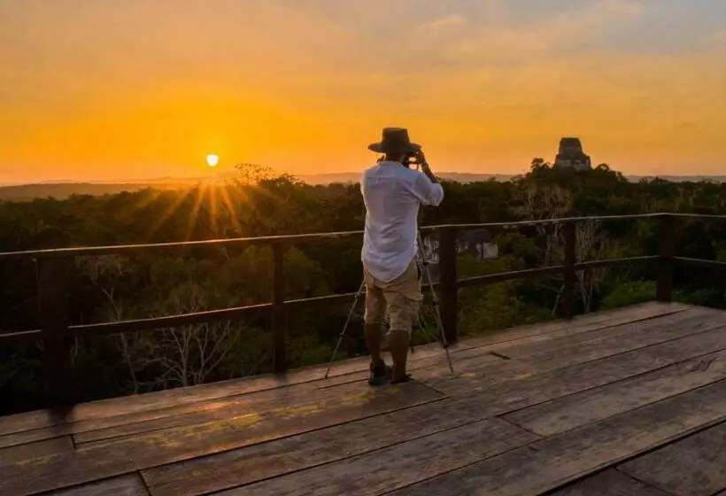 هتل Jungle Lodge Tikal