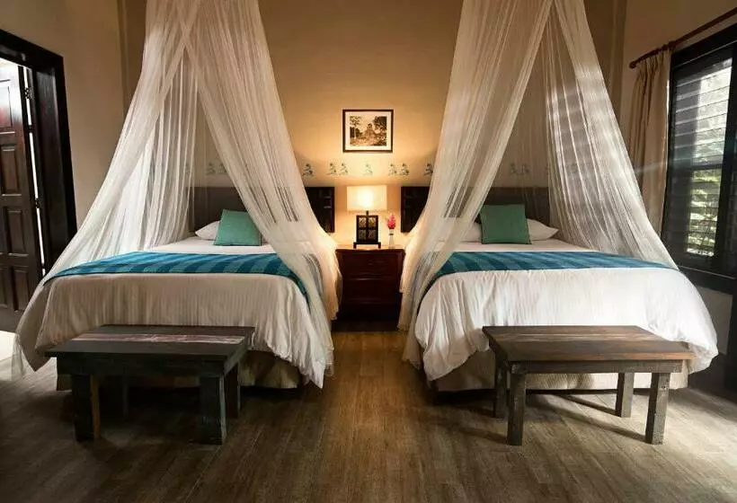 هتل Jungle Lodge Tikal