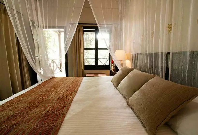 هتل Jungle Lodge Tikal
