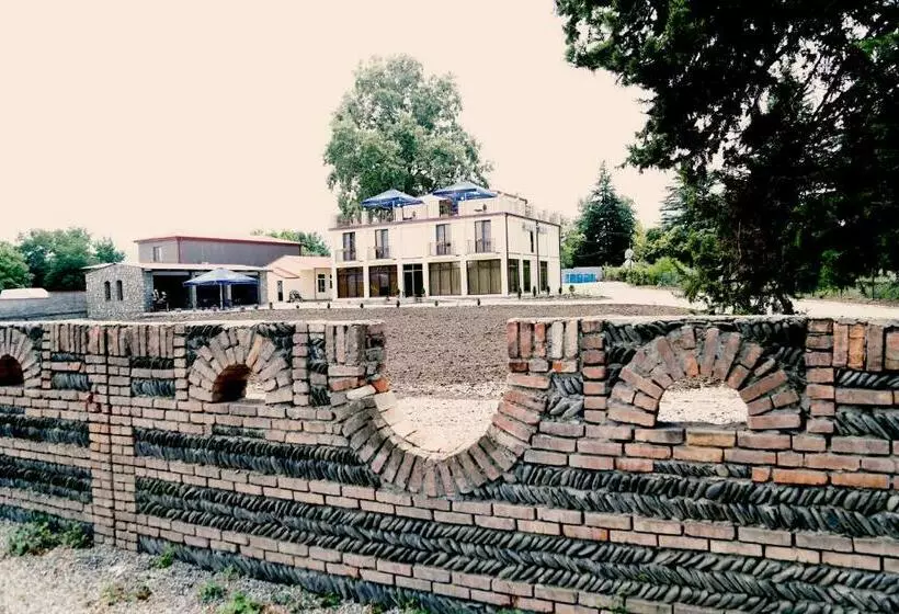 هتل Kisi Garden