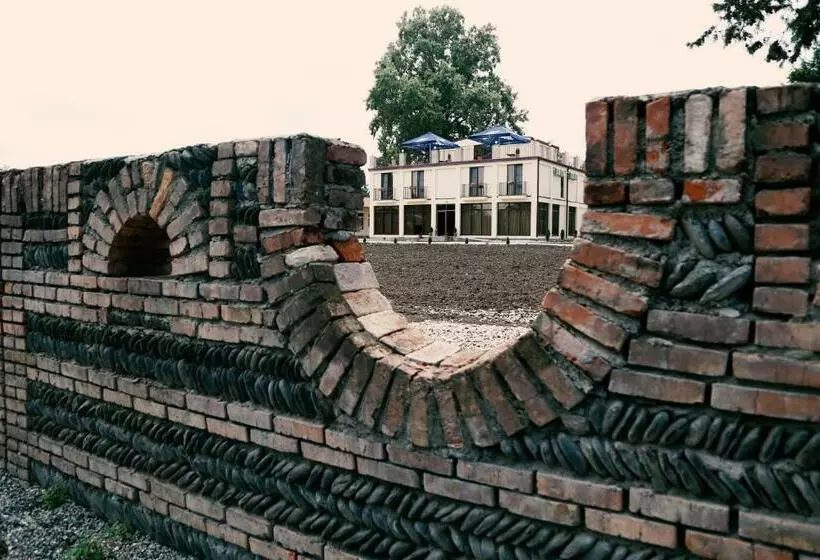 هتل Kisi Garden