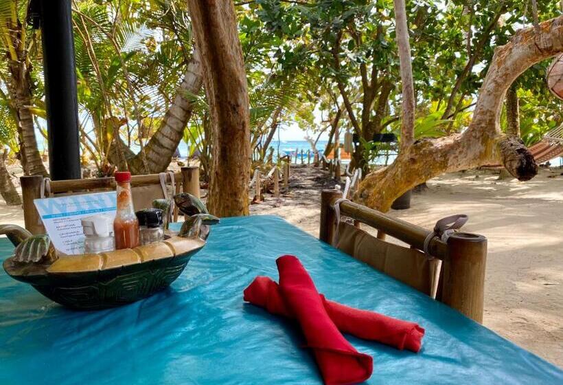 هتل Little Corn Island Beach And Bungalow