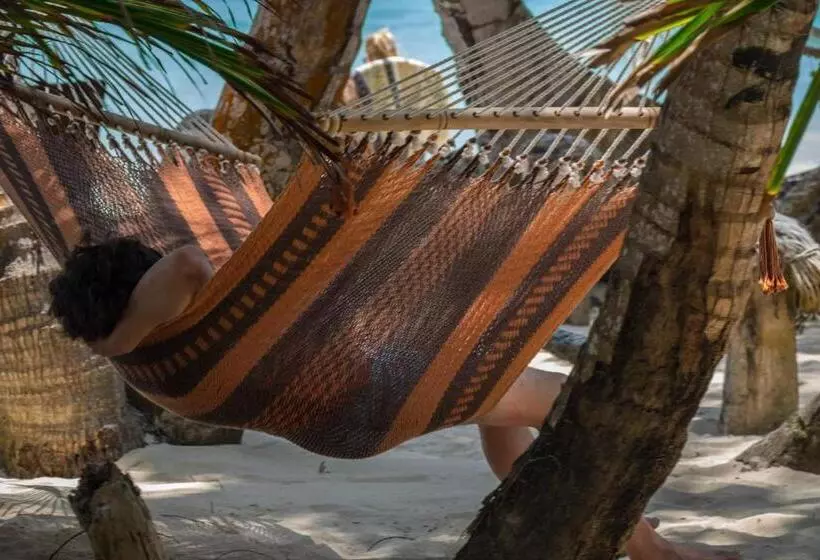 Hotelli Little Corn Island Beach And Bungalow