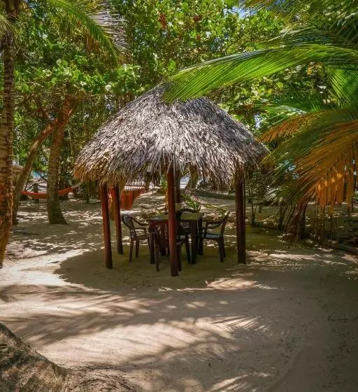 Hotelli Little Corn Island Beach And Bungalow