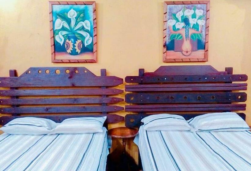 بنسيون Hostal Villa Mercedes