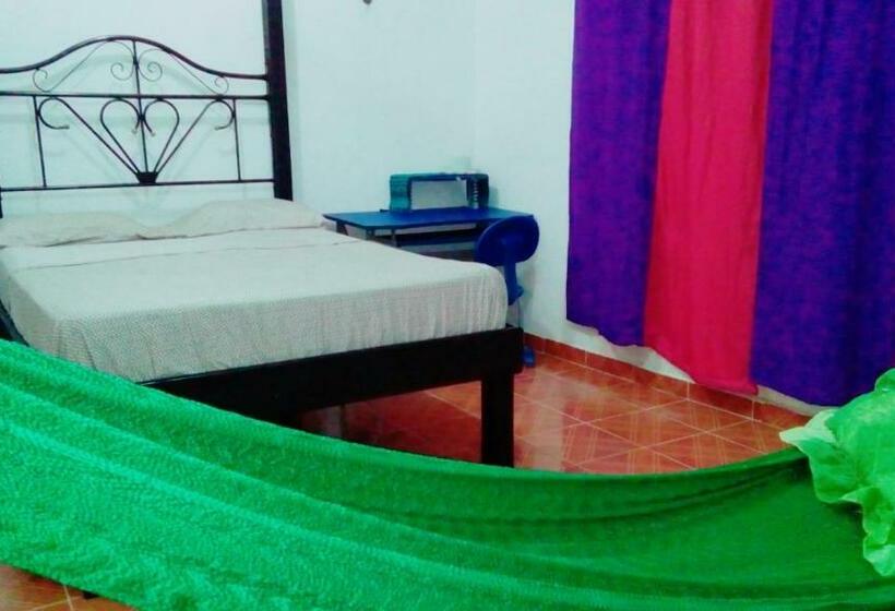 بنسيون Hostal Villa Mercedes