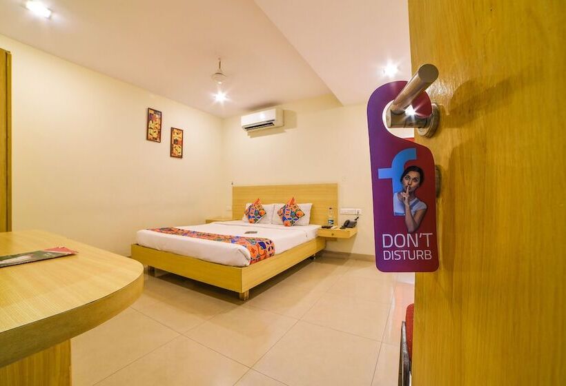 בית מלון כפרי Oriva Vinflora Residency   Jubilee Hills