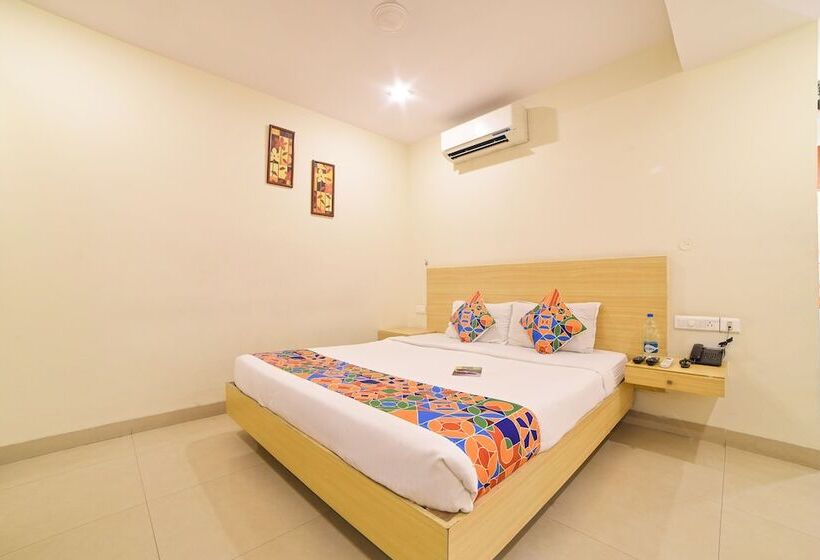 בית מלון כפרי Oriva Vinflora Residency   Jubilee Hills