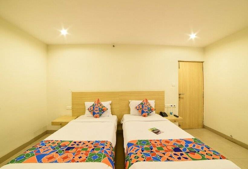 בית מלון כפרי Oriva Vinflora Residency   Jubilee Hills