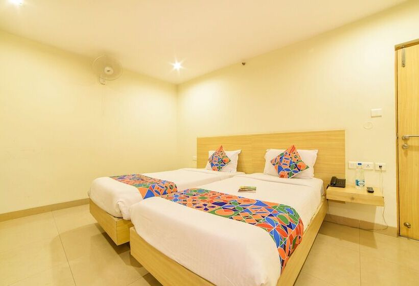 בית מלון כפרי Oriva Vinflora Residency   Jubilee Hills