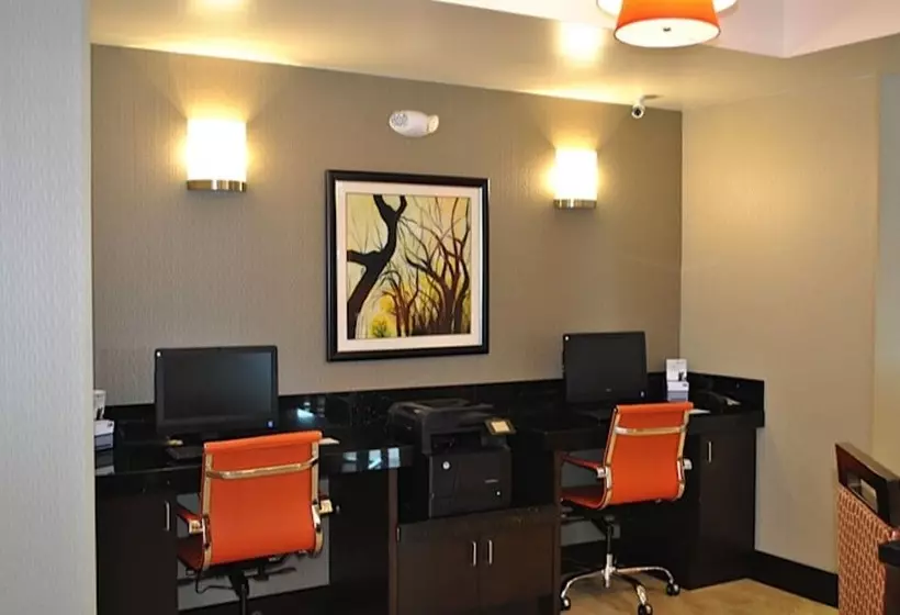 فندق Holiday Inn Express Salem, An Ihg