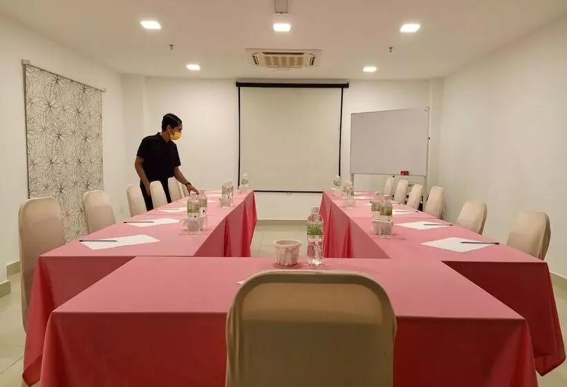 בית מלון כפרי Langkapuri Resort Langkawi