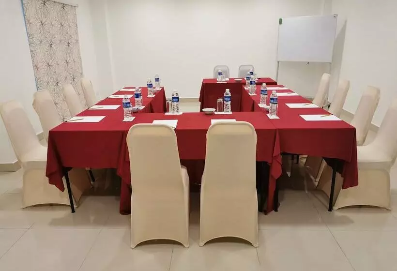 בית מלון כפרי Langkapuri Resort Langkawi