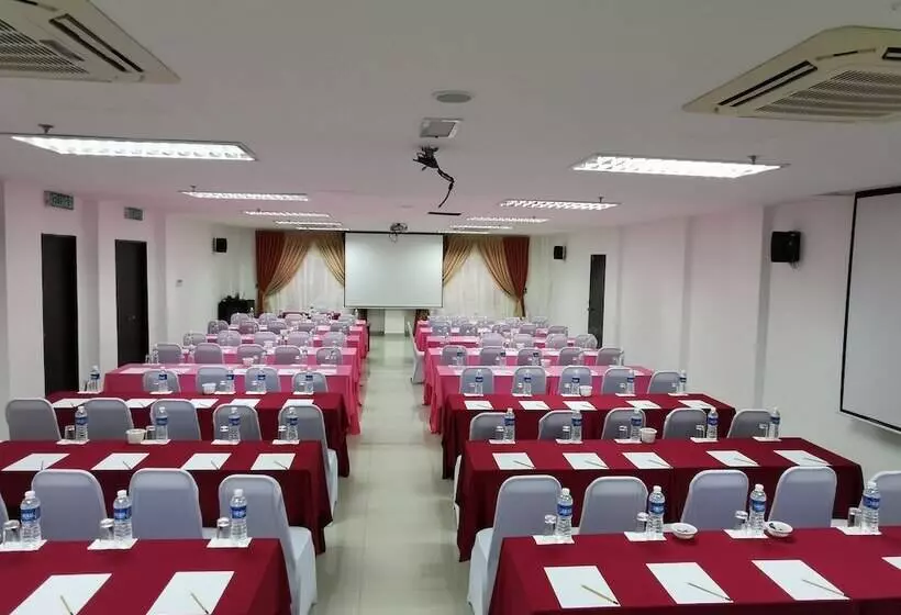 בית מלון כפרי Langkapuri Resort Langkawi