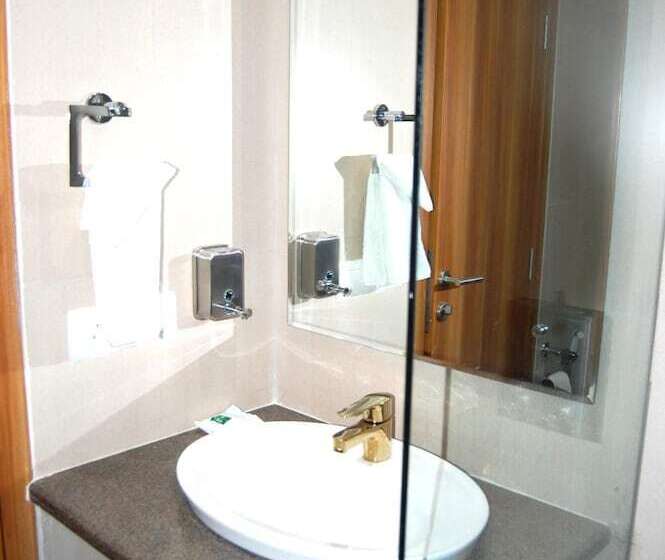 فندق Le Roi Raipur At Raipur Railway Station