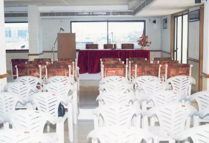 호텔 Tara International