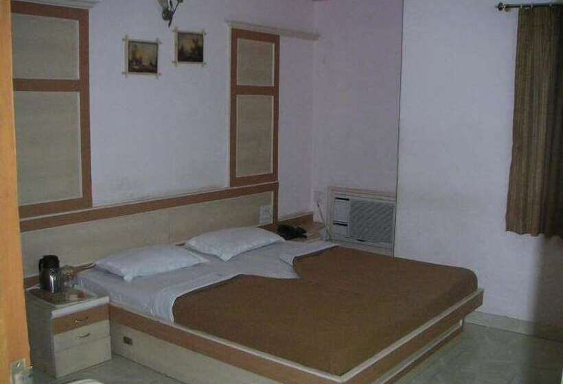 호텔 Tara International