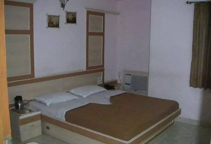 호텔 Tara International