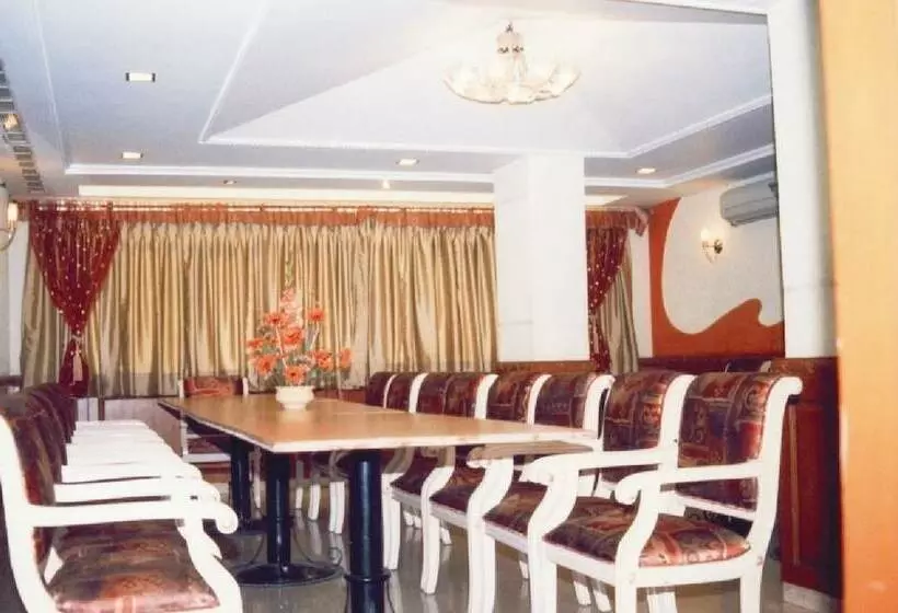 호텔 Tara International