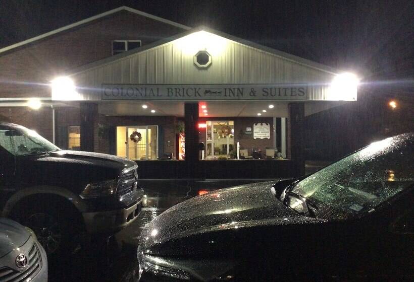 酒店 Colonial Brick Inn & Suites