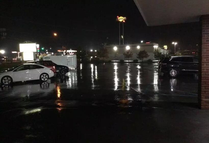 Hotelli Colonial Brick Inn & Suites