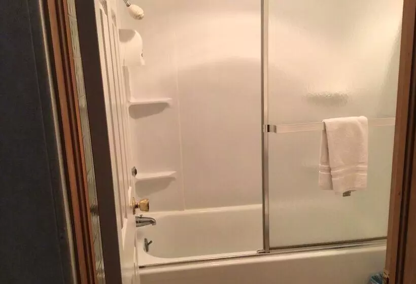 Hotelli Colonial Brick Inn & Suites