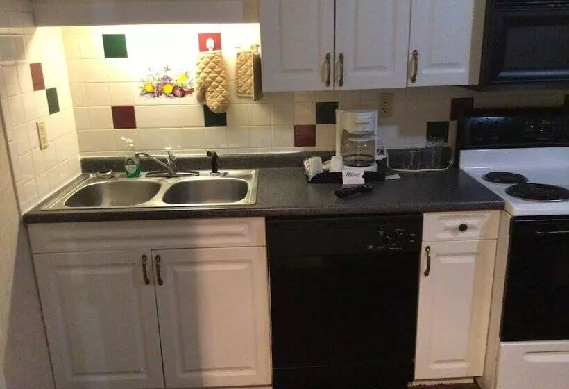 Hotelli Colonial Brick Inn & Suites