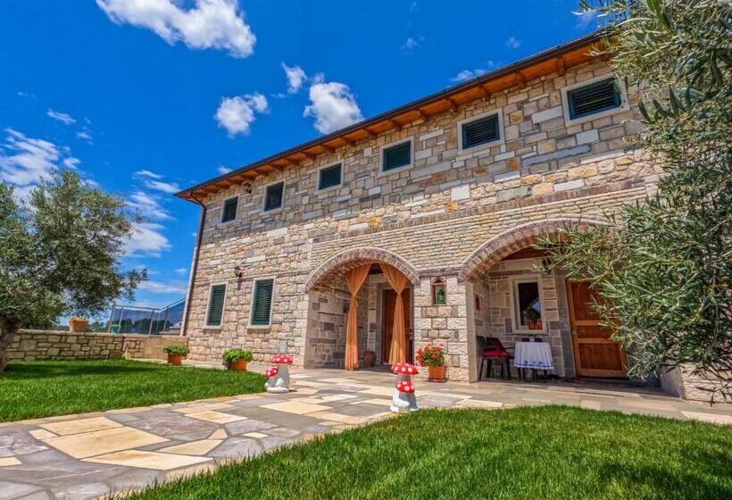 בית מלון כפרי Ibiza Resort