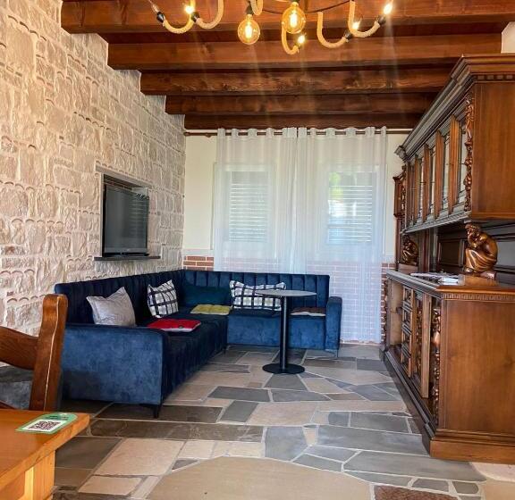 בית מלון כפרי Ibiza Resort