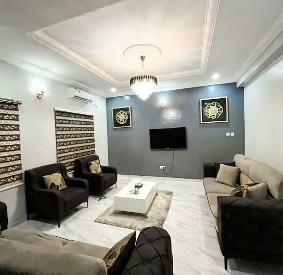 پانسیون Grays Suite Cozy Mini Flat By Jaynice Homes