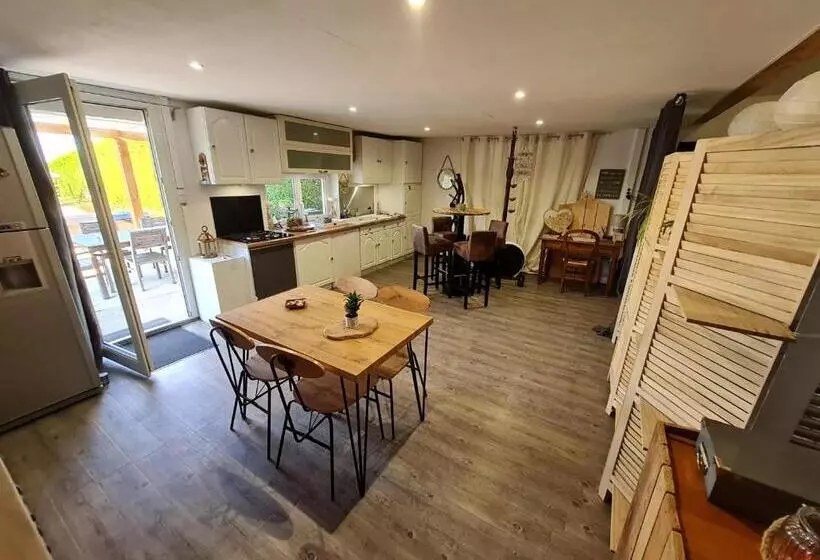 ペンション Le13depic, Gite, Spa, Sauna, Piscine, Massage, Repas, Adult Only