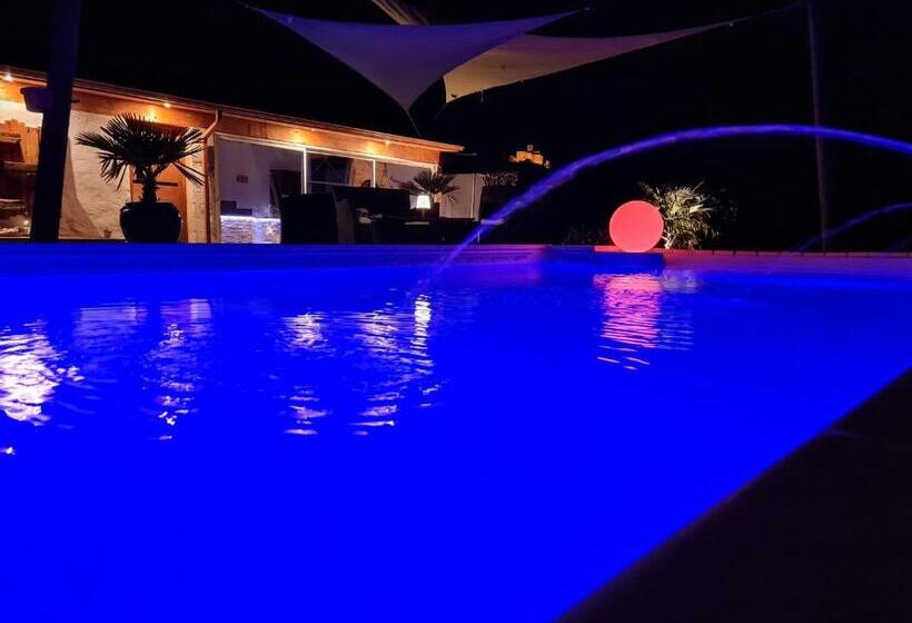 ペンション Le13depic, Gite, Spa, Sauna, Piscine, Massage, Repas, Adult Only