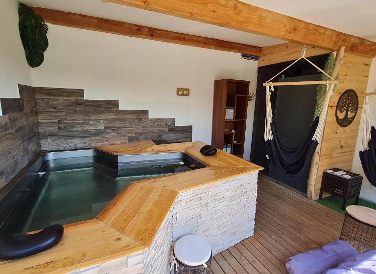 ペンション Le13depic, Gite, Spa, Sauna, Piscine, Massage, Repas, Adult Only