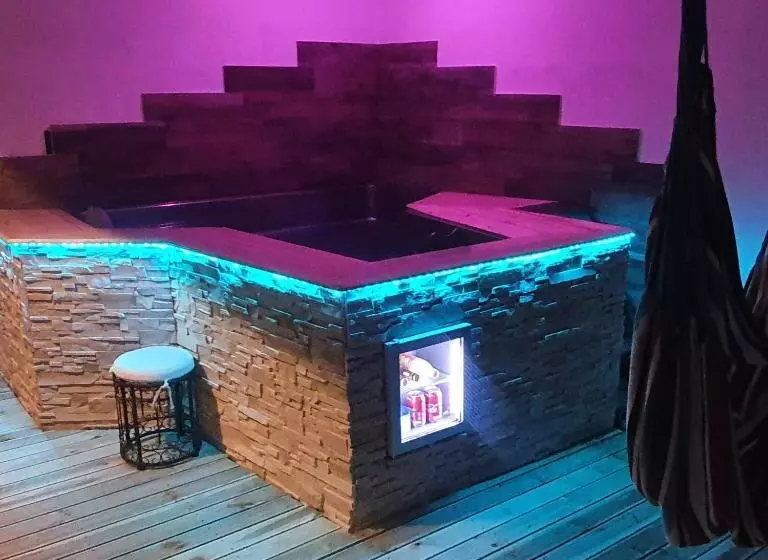 ペンション Le13depic, Gite, Spa, Sauna, Piscine, Massage, Repas, Adult Only