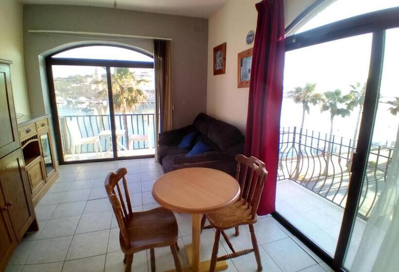 Panzió Seafront Akwador