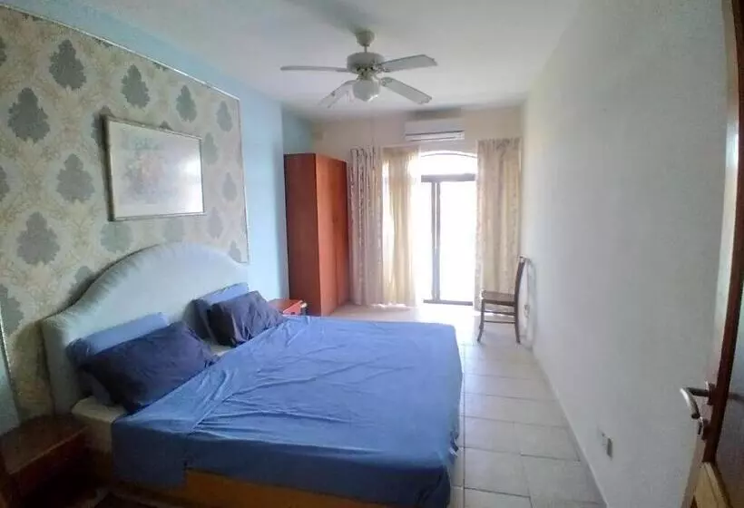 پانسیون Seafront Akwador