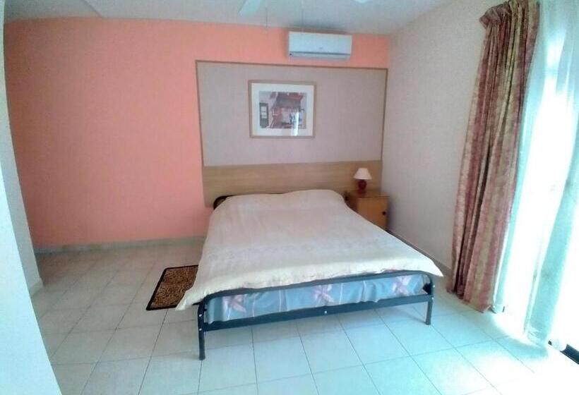 Panzió Seafront Akwador