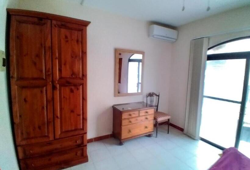 Panzió Seafront Akwador