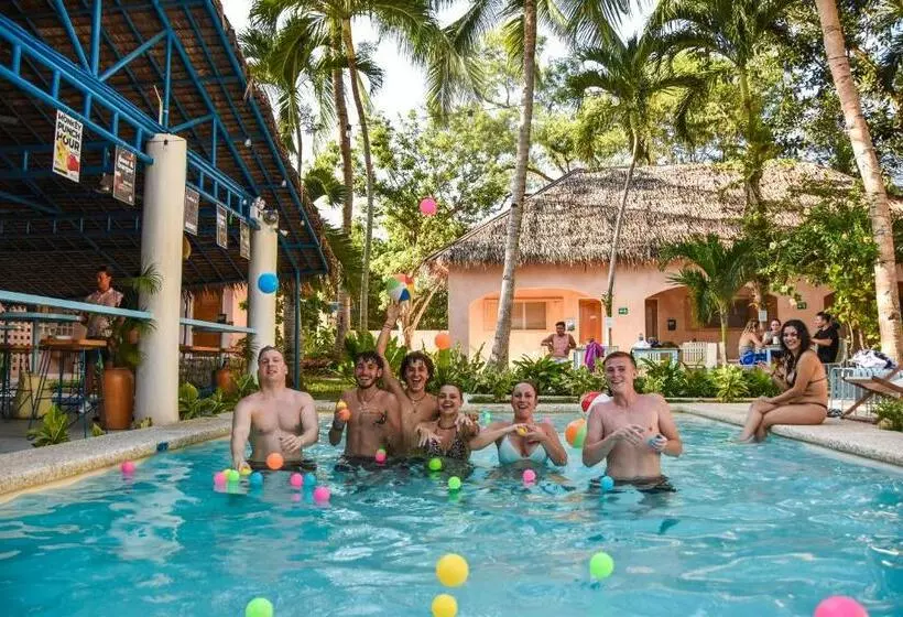 ユースホステル Mad Monkey Panglao