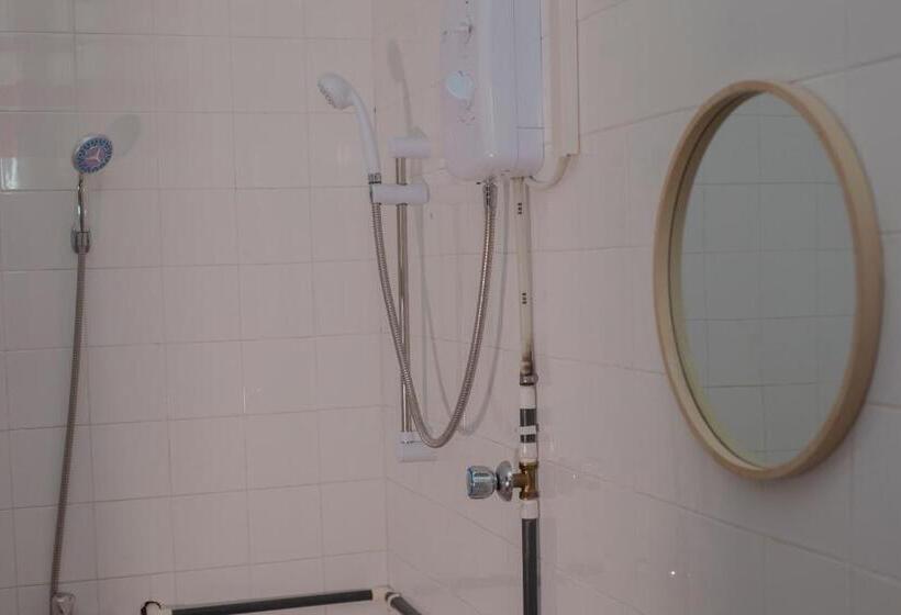 פנסיון Patayo Lodge