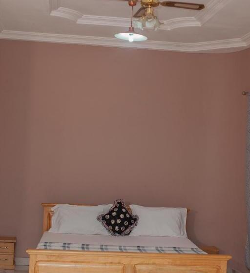 פנסיון Patayo Lodge